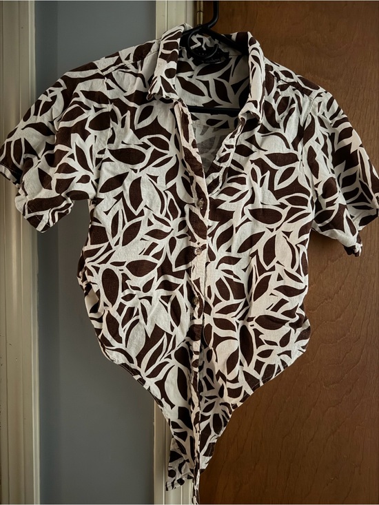 Sanctuary Tops - Sanctuary Brown and White Leaf-Print Button-Down Top with Tie Bottom NWOT
